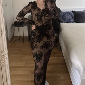 Klänning  - Säljer min klänning har aldrig använt den storleken är S 