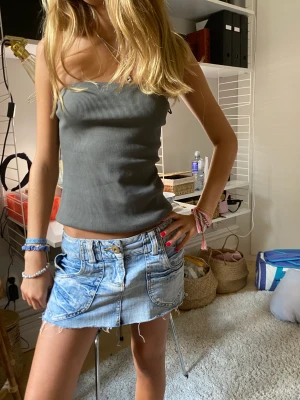 Topp - Supeeeer snygg tröja utan axlar från weekday!🥰🥰💓🥰