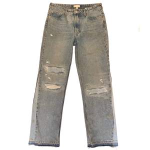 Bra jeans 👍  -Lagade med denim   -Size 42 (ca 32 Waist)   -DM för mer bilder och mått  