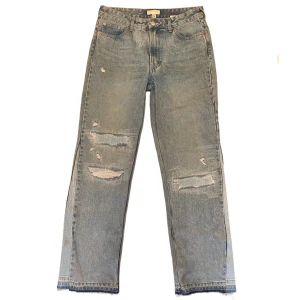 1/1 custom flared distressed jeans  - Bra jeans 👍  -Lagade med denim   -Size 42 (ca 32 Waist)   -DM för mer bilder och mått  