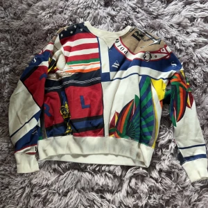 sweatshirt - Nästan aldrig använd. Storlek XS men känns som S. Pris går att diskutera.