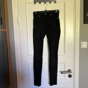 Fina jeans utan hål eller fläckar