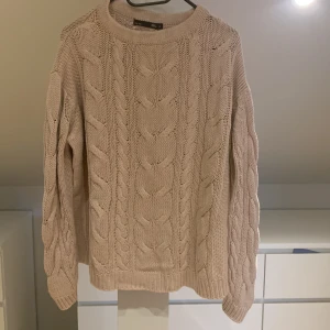 Stickad tröja - En långärmad stickad tröja