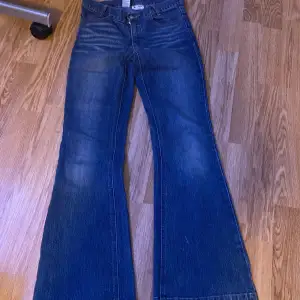 Jätte fina jeans storlek 158-164 passar mig men kommer bara inte till användning ❤️ använda 2 gånger ❤️