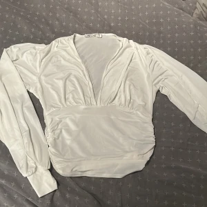 Vit tröja Nelly - En vit fin tröja från Nelly, aldrig använd