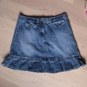 Jeanskjol - Jeanskjol men fina framfickor🐳