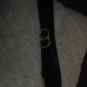 Skärp - Säljer de här fina skärpet, då de inte är min stil längre. Fint skick och passar bra till allt