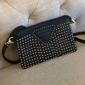 Handväska med axelband Ulrica - Ulrica Handväska med axelband