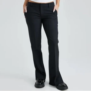 Kostymbyxor  - Säljer ett pat kostymbyxor som ej är använda, köpta på plick men hon har inte använt de heller. Nypris ca 400 men jag säljer för 250 plus frakt. 