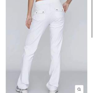 Säljer mina vita juciy byxor pågrund av att de är för korta på mig som är 168 de är som nyskick 