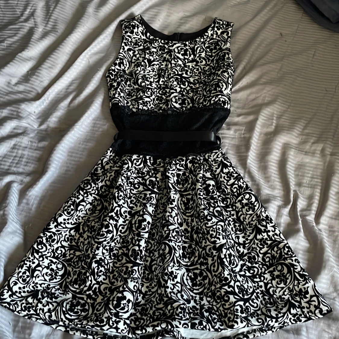 Klänning svart och vit