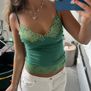 Linne!  - Snyggt linne så najs när man är brun!!