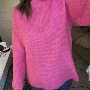 rosa stickad tröja  - rosa stickad tröja 