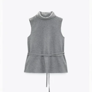 Grå Zara topp - Grå Zara topp med snöre. Aldrig använd!🩷🩷 Kom privat för bilder!