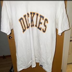 Dickies t-shirt  - En Dickies tröja i strl M Använd 1-2 ggr