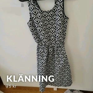 Klänning oanvänd  - Oanvänd klänning i strl xs