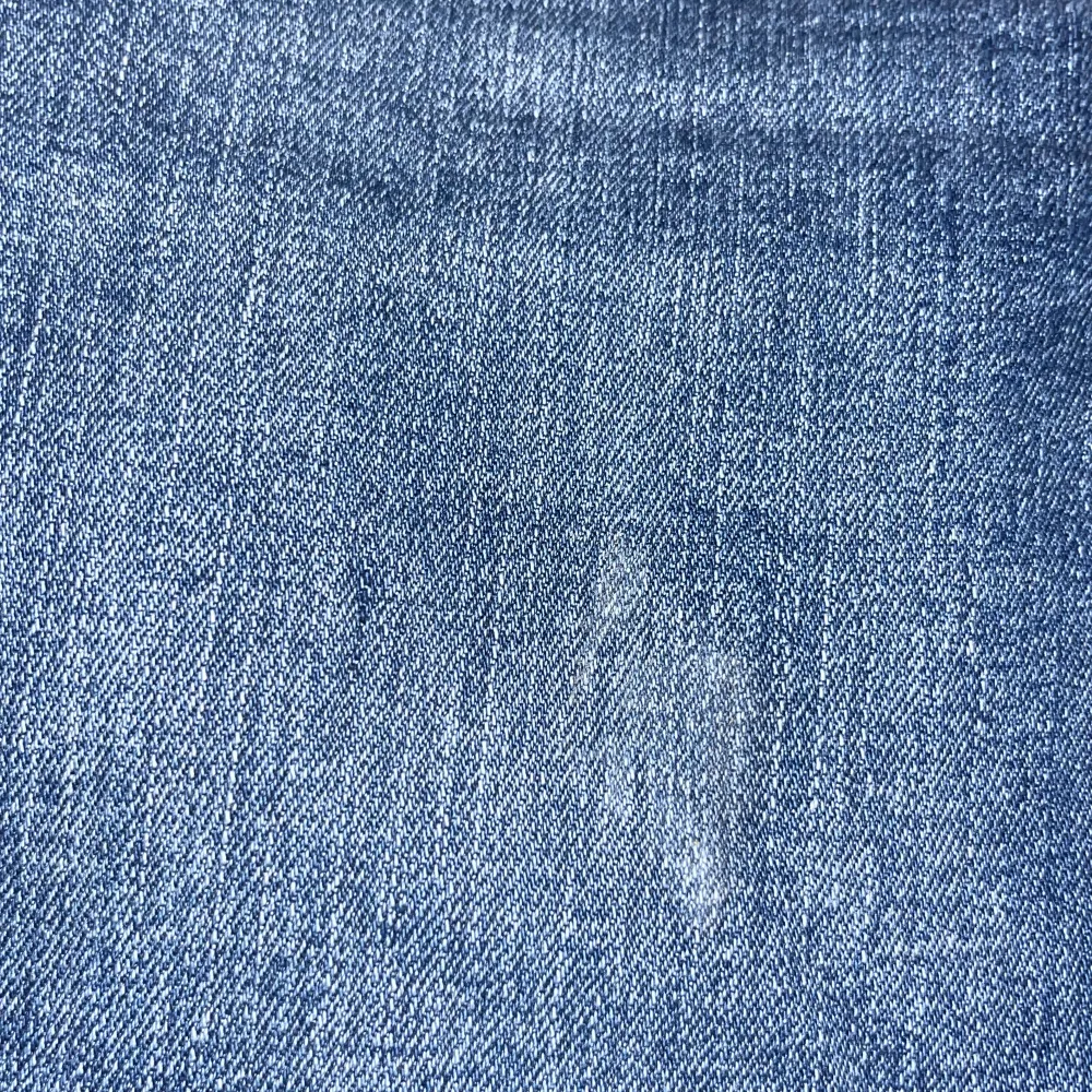 Här säljer jag ett på Gina Tricot byxor har använt om ett par gånger och dom e i bra skick ⚠️TRYCK EJ PÅ KÖP NU⚠️frakten är typ 90+kr . Jeans & Byxor.