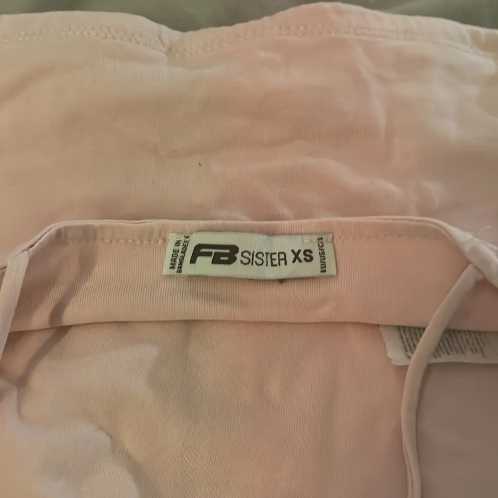 Supergulligt rosa ”mini” linne köpt på New Yorker! 💞 Endast användt 2-4 ggr! . Toppar.