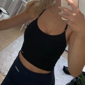 Sport-BH - Säljer nu denna fina sport-BH då den inte kommer till användning längre! Använd men i superfint skick. Väldigt bekväm att ha på sig. 