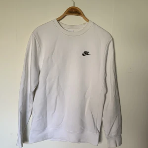 Nike crewneck - Vit Nike tröja i bra skick