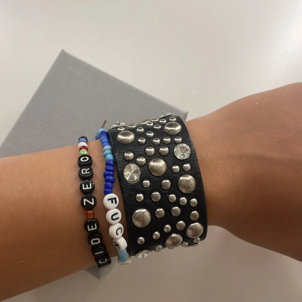 Säljer mitt balla armband då jag inte fått användning för det så mycket! . Accessoarer.