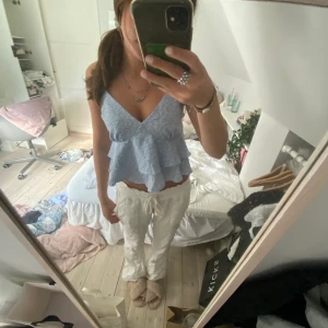 söt topp - säljer den här blå jättestöta toppen från shein!! aldrig använd!❣️