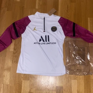 Psg tröja - Säljer min psg tröja i storlek s 