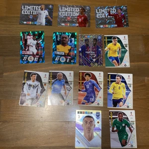 Fotbolls kort - Säljer fotbollskort  Säljer som ett sätt för 80kr  Eller enskilt 15-40kr , variera beroende på kort 