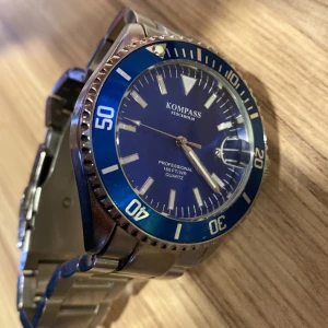 kompass klocka  - Väldigt fin klocka säljer eftersom den inte kommersiell användning, pris kan diskuteras vid snabb affär 