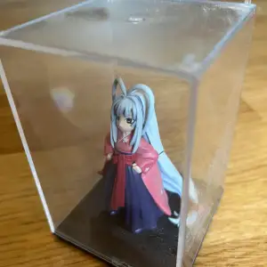 En figur från en anime jag aldrig har sett 🤔kommer i en liten låda