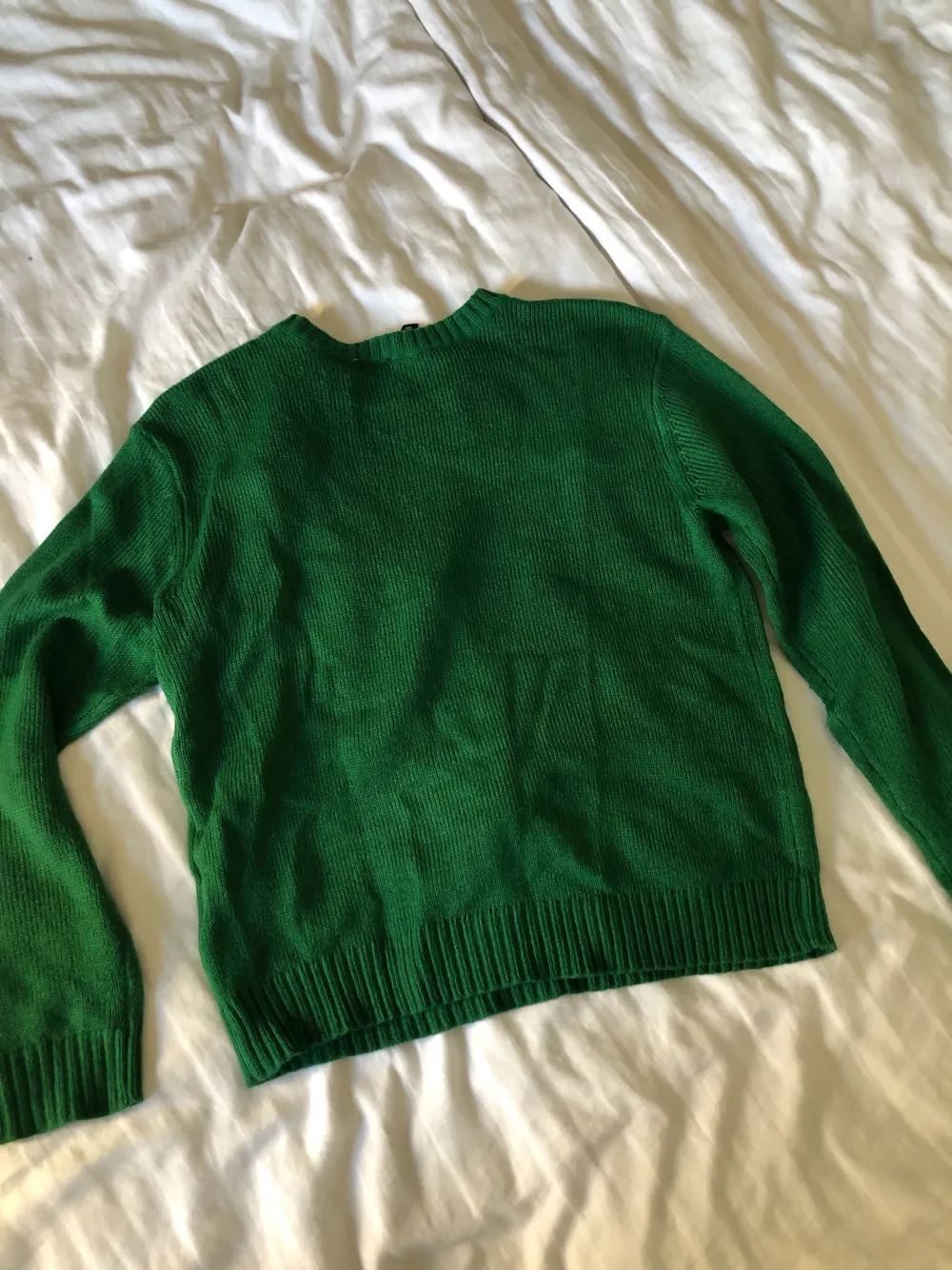 En grön jul-tröja i storlek xs. Nästan aldrig använd . Stickat.