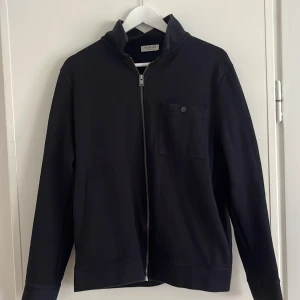 En simpel tröja.  - En tröja jag knappast har använt, jag vill bara få den såld