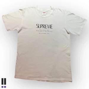supreme spellout t-shirt - vit supreme t-shirt från 2020💜pit to pit 50cm💜längd. 62cm