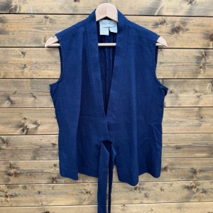 Max Mara Mörkblå omlottväst i linne (XXL)  - Mycket gott begagnat skick. 100% siden💙 made in Italy.     1038