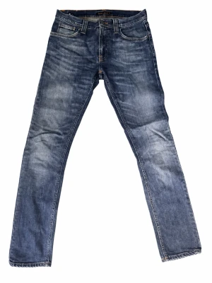 Nudie jeans, 29/32 - Hejsan, säljer nu dessa nudie jeans i storlek 29/32 i mycket gott skick, använda max 2-4 gånger. Modell: Tube tom