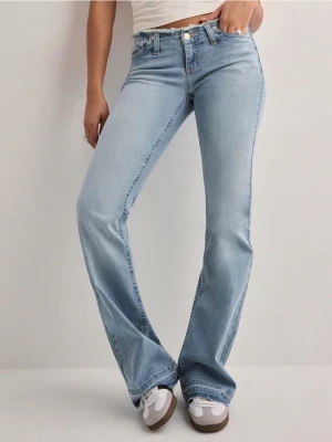 Nelly bootcut jeans - Low waist jeans med snygga detaljer! Nyskick 