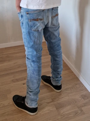 Nudie Jeans - Modell - Lean dean. Storlek - 28/32