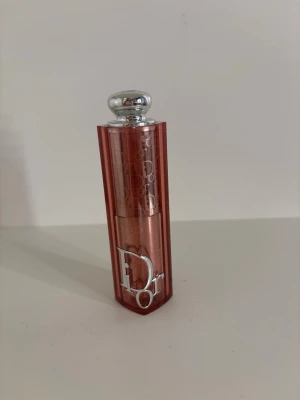 Dior Backstage Rosy Glow Stick - 012 rosewood - Endast testad och rengörs innan jag skickar. Originalförpackning medföljer ej.                         Färg: 012 ROSEWOOD