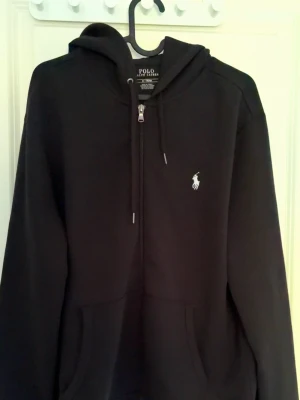 Svart hoodie från Polo Ralph Lauren - Självklart äkta kvitto finns 
