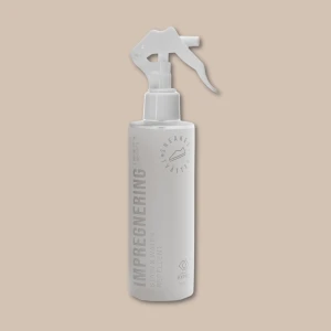 Sneakerstvätten Stain & Water Repellent - Den här varan kommer auktioneras ut på Sneakershyllan x Plick Live Torsdagen 10 september kl 19 med ett startpris på endast 10 kr❗️Håll dina sneakers rena och fina! Vatten- och smutsavvisande spray för sneakers och skor från fantastiska Sneakerstvätten. Miljövänlig och fungerar på flera material som suede, mocka, nubuck, läder mm.