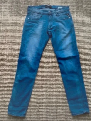 Replay anbass - Snygga blå slim fit replay anbass jeans i storlek W32 L34.