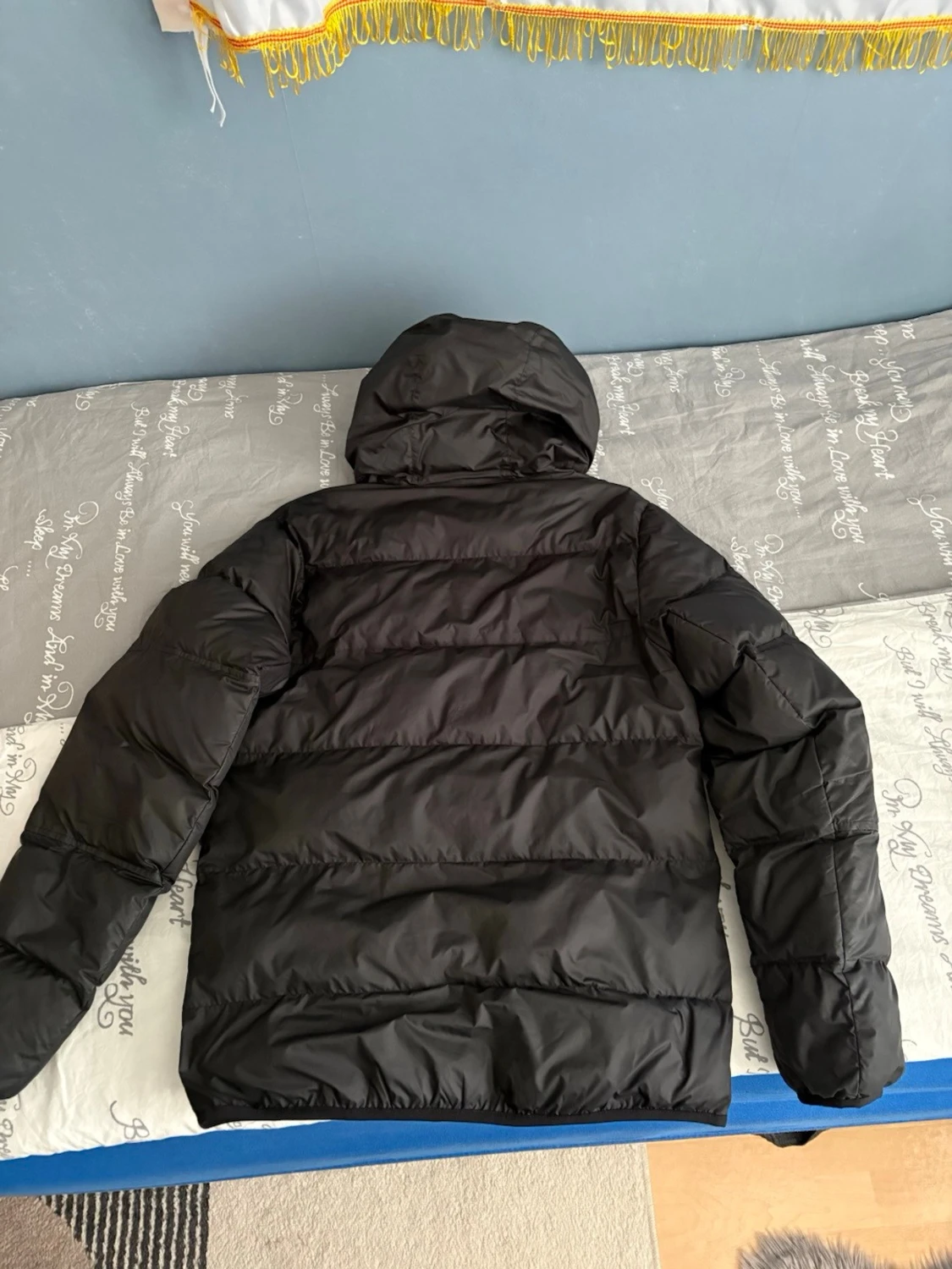 Svart pufferjacka från Nike med huva - 3