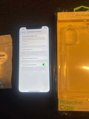 iPhone 11 - 100% Batteri - En fin svart iPhone 11 säljes   64gb minne, Olåst, face id och övrigt fungerar   Nytt batteri - 100% Batterihälsa Ny display  Följer med Nytt skal och ny ladd kabel  Kan eventuellt skickas