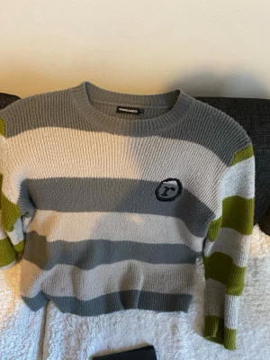 Reckless scholars stickad tröja  - Cool unik tröja som blev slutsåld fort en gång i tiden size s inte använd särskilt mycket 