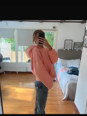 Bootcut jeans m detaljer på fickorna  - Knappt använda 