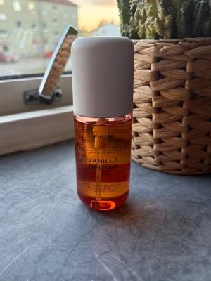 Phlur Vanilla Nectar parfym - En snygg parfym från Phlur med doften Vanilla Nectar. 90ml. Se hur mycket som använts 