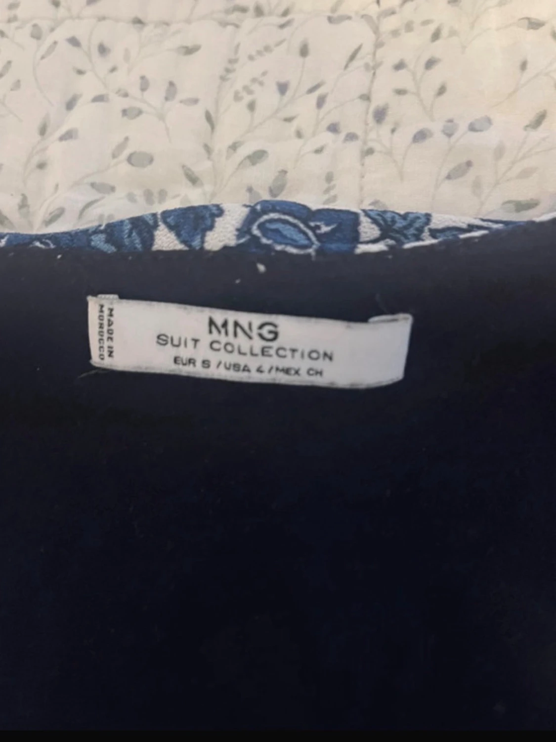Blommig topp från MNG Suit Collection - 1