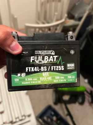 Batteri till moped - Säljer nu mitt batteri som varit på min Derbi Senda efter som moppen nu säljs i delar