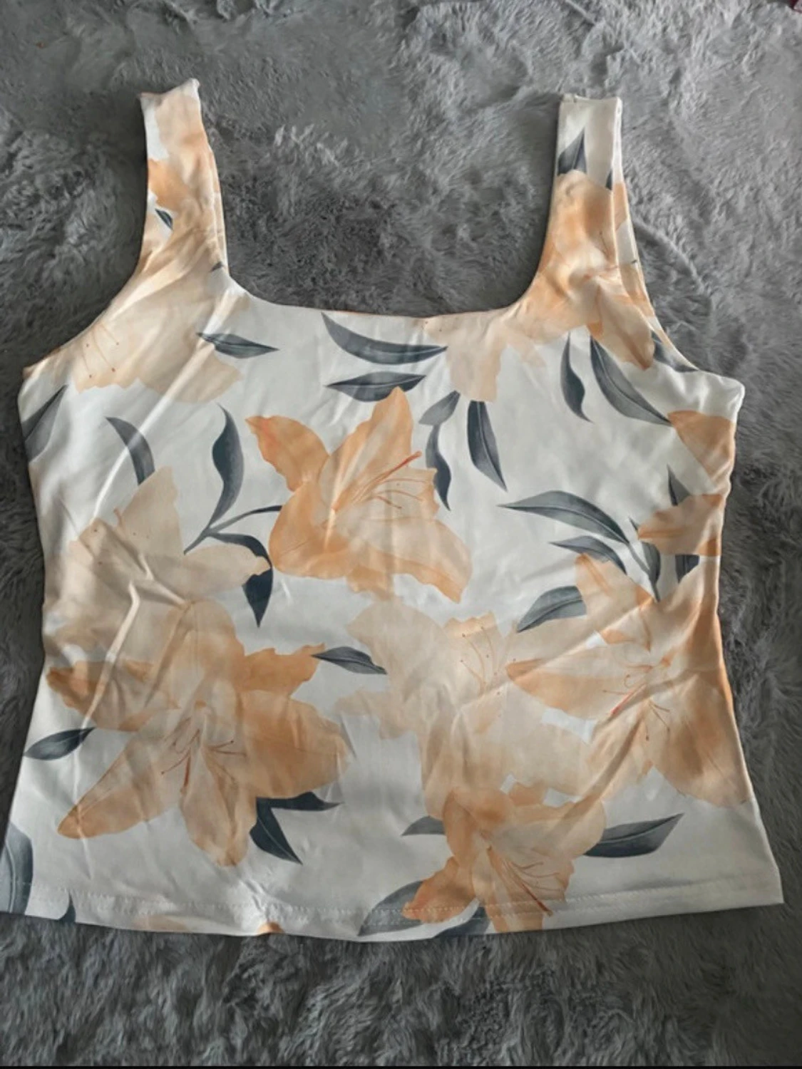 Blommig linnetopp i polyester