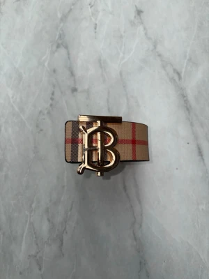 Burberry bälte  - Ett premium bälte perfekt för alla tillfällen!
